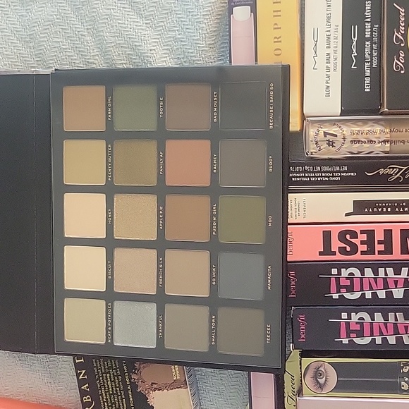 $500 + Worth of high end Makeup Bundle - Picture 5 of 8